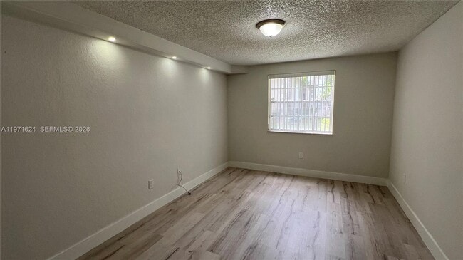 Building Photo - 2831 N Oakland Forest Dr