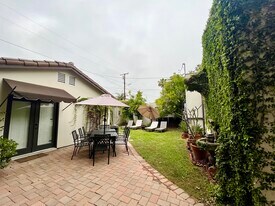 Building Photo - 153 S La Peer Dr