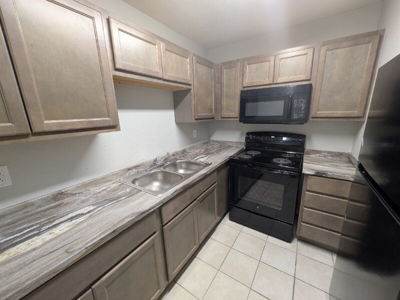Building Photo - 1609 Dugat Rd