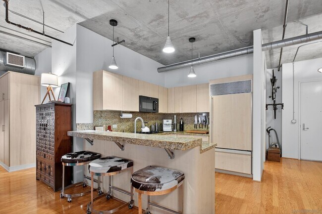 Building Photo - 877 Island Ave