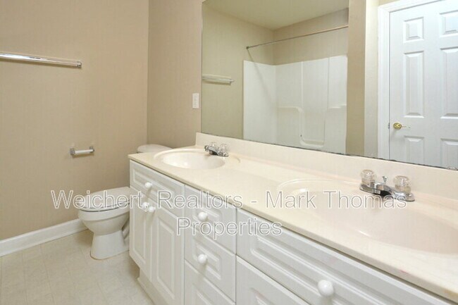 Building Photo - 929 Morreene Rd