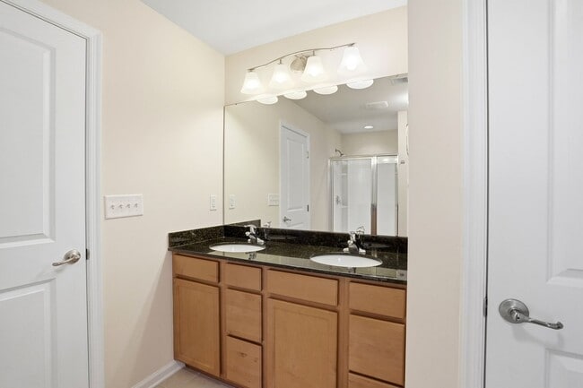 Building Photo - Move-In Ready Gem Near UNCC with Fresh Updates