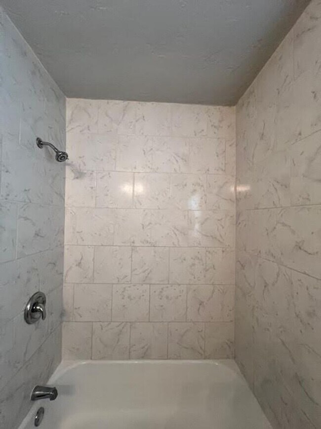 Building Photo - 3619 Fort Ave