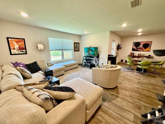 Building Photo - 5645 Guinevere Ln