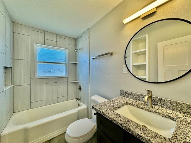 Building Photo - 705 N Key Blvd