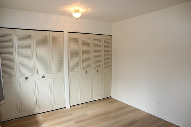 Building Photo - 1257 Island Dr