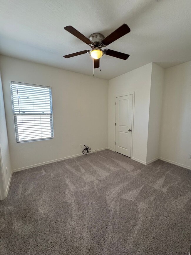 Building Photo - LIKE NEW HOME IN TORTOSA IN MARICOPA