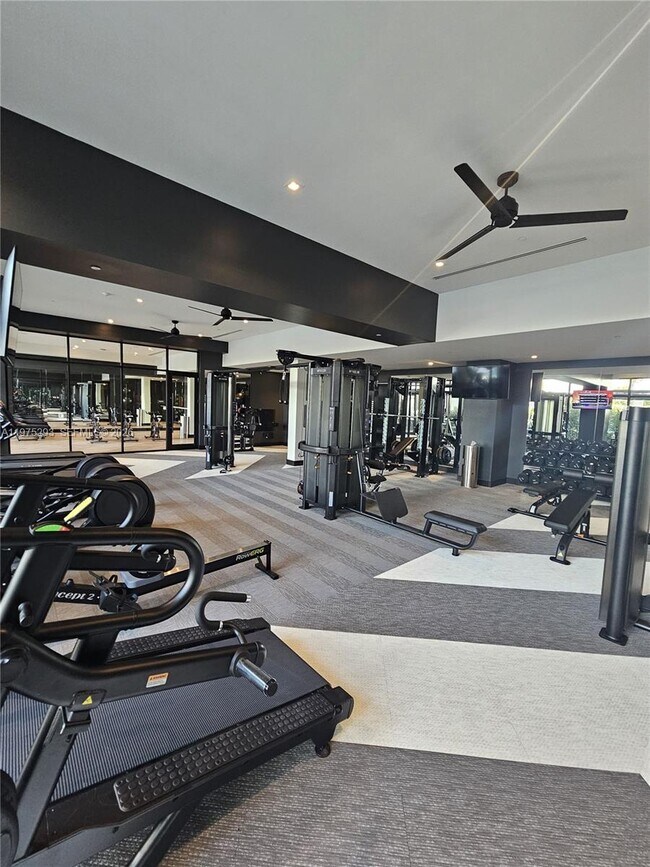 Building Photo - 1650 NE 124th St