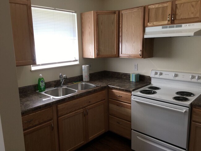 Building Photo - Lakeview Drive Bell 2503-2507 (Tri-plex)