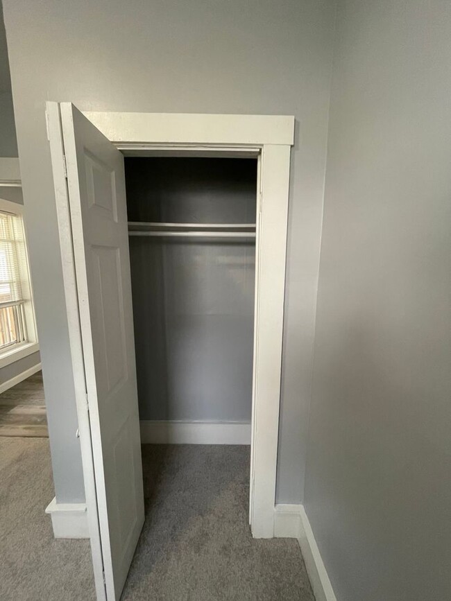 Building Photo - Second floor 4 Bedroom 1 Bathroom Two Stor...