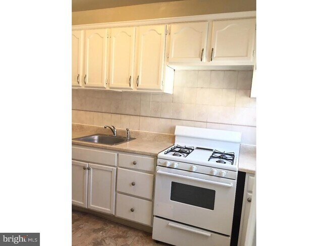 Building Photo - 41 Lamport Rd