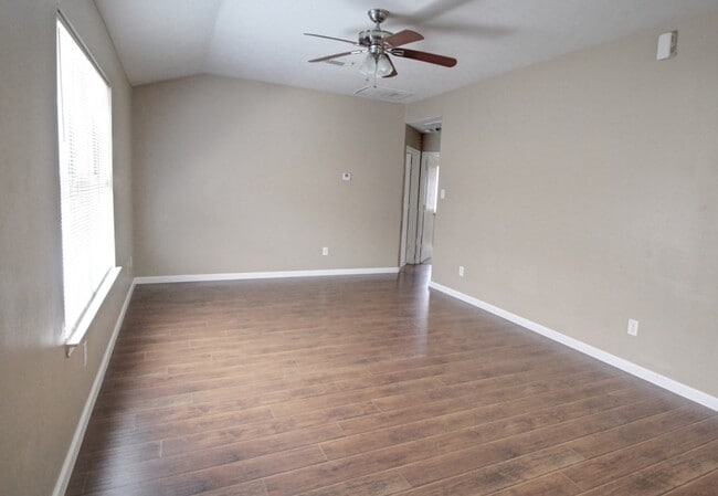 Building Photo - 1430 Hade Falls Ln