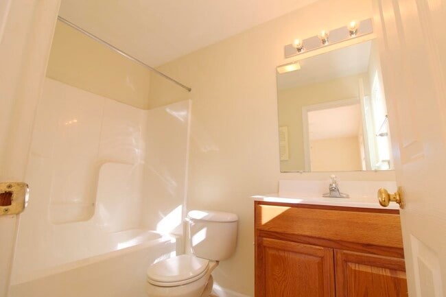 Building Photo - 351 Emerson Ln