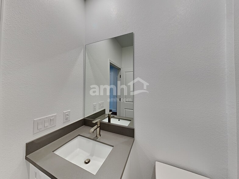 Building Photo - 9124 Crocker Pt Ct