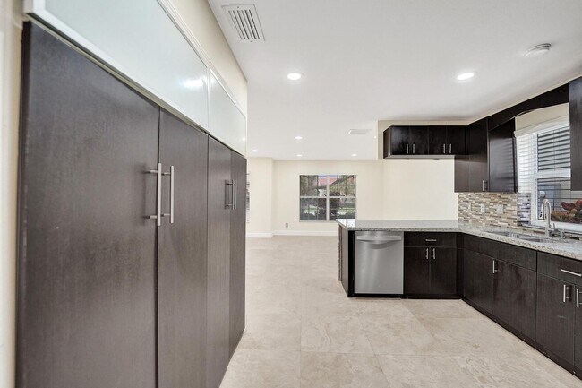 Building Photo - 949 Jade Ct