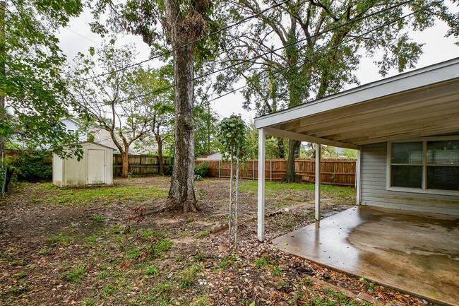 Building Photo - 1619 Viking Dr