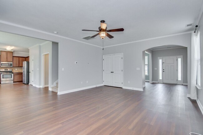 Building Photo - Beautiful 4 Bedroom in Great Neighborhood!
