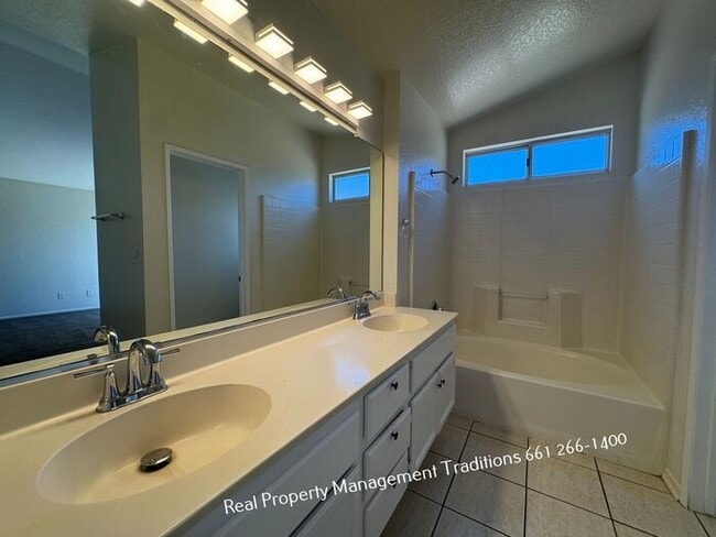 Building Photo - GREAT Westside Home