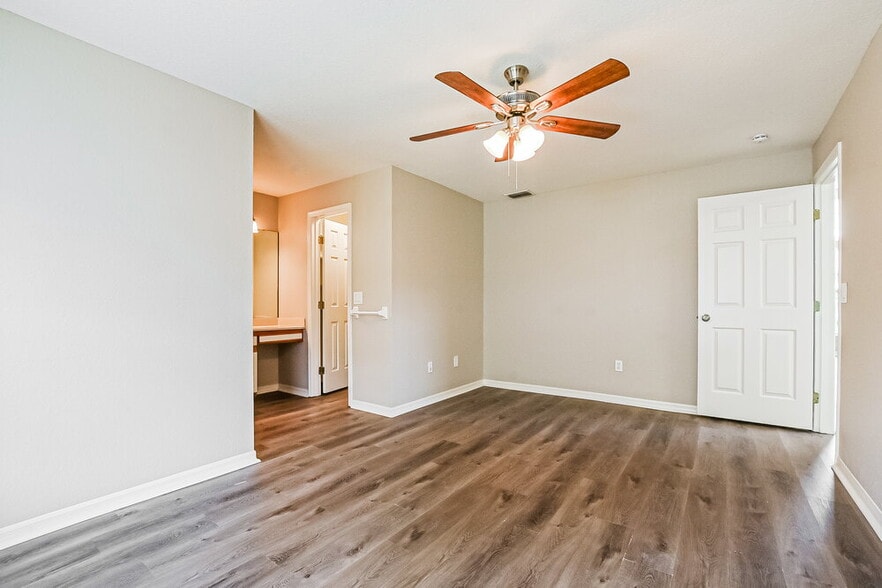 Building Photo - 3363 Hamlet Loop