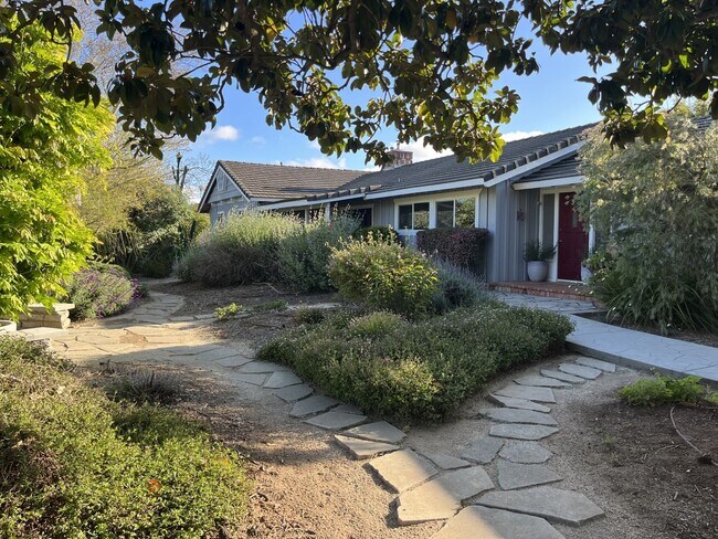 Primary Photo - Beautiful 3-bedroom, 2.5-bath country-styl...