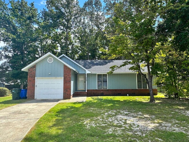 Primary Photo - Beautiful Three Bedroom Home!