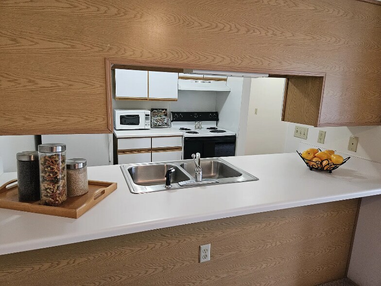 Building Photo - 100 Raleigh Ct