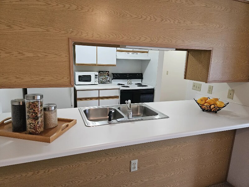 Building Photo - 100 Raleigh Ct