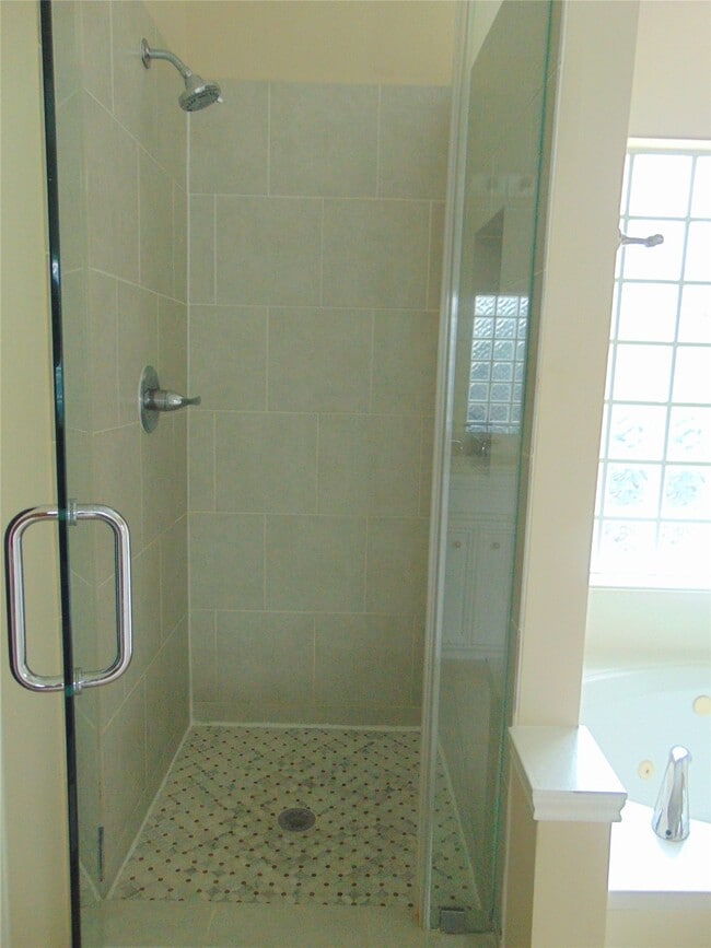 Building Photo - 1739 Lakewinds Dr