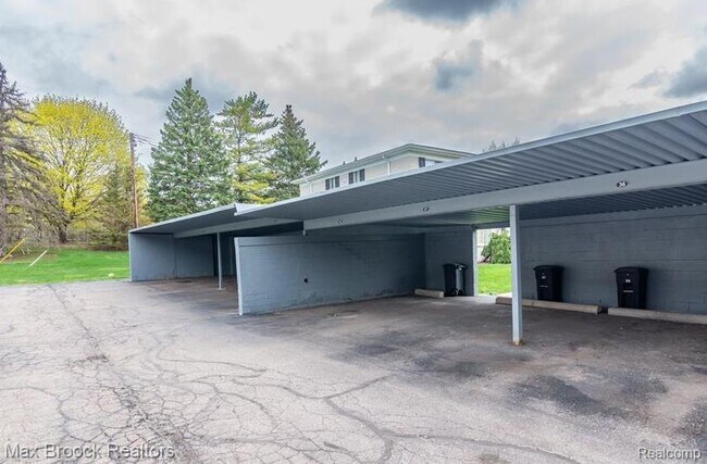 Building Photo - 100 W Hickory Grove Rd