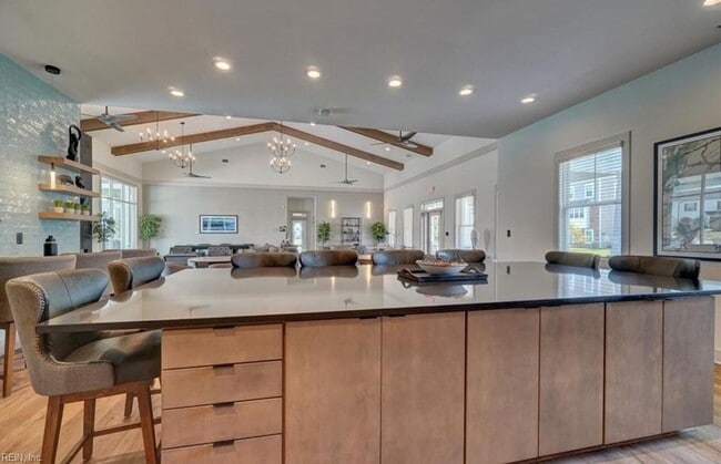 Building Photo - 4 bedroom condo in Suffolk