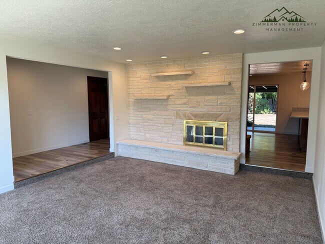 Building Photo - Beautiful Home in Hayden Bridge