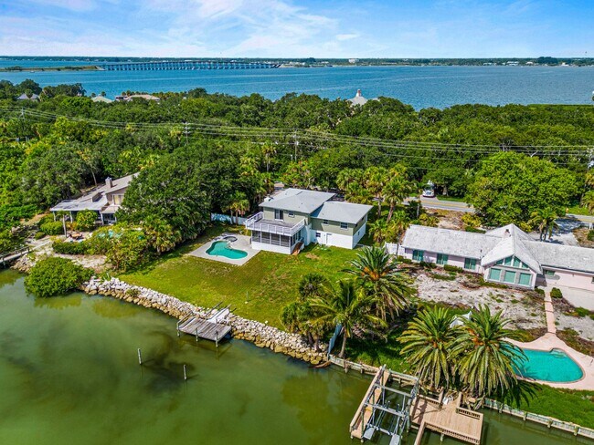 Building Photo - 7810 S Tropical Trail