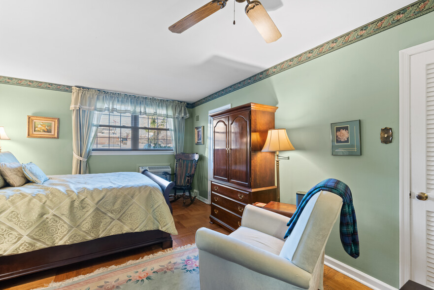 Building Photo - 408 S Croskey St