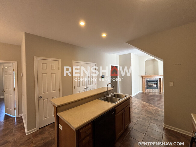 Building Photo - 152 Brighton Village Loop