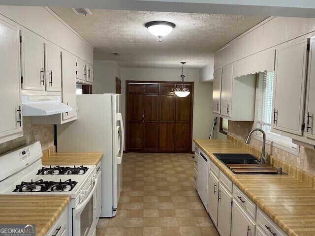 Building Photo - 100 Sandown Dr