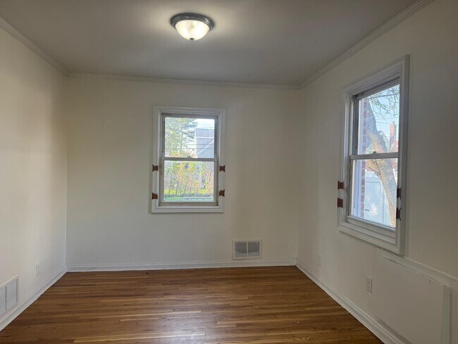 Building Photo - 152 Emily Ave