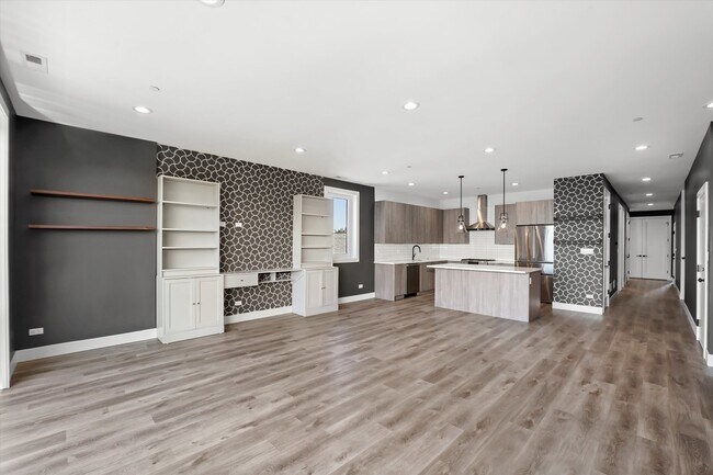 Building Photo - 117 S Bell Ave