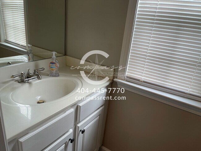 Building Photo - 2106 Clearvista Dr NW