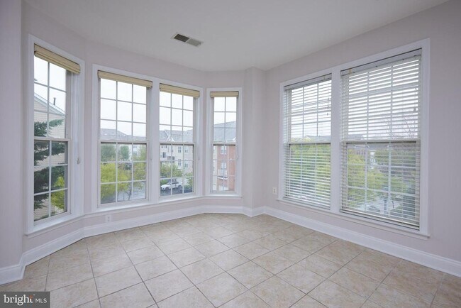 Building Photo - 300 King Farm Blvd
