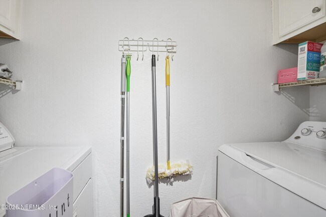 Building Photo - 3737 Loretto Rd