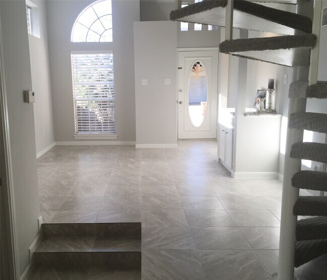 Building Photo - 5515 Strack Rd