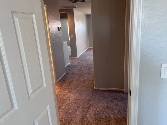 Building Photo - 5 bed 3 bath 3 car garage in San Tan Valley