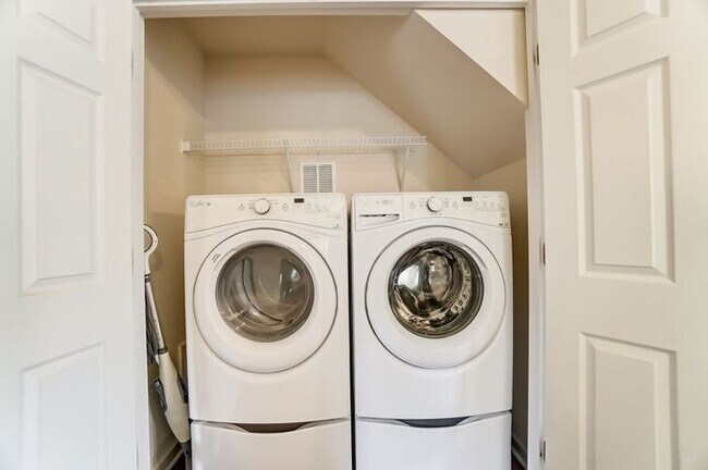 Building Photo - Comfort Meets Convenience in This Charming...