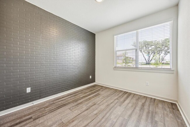 Building Photo - 11016 Tildon Ave