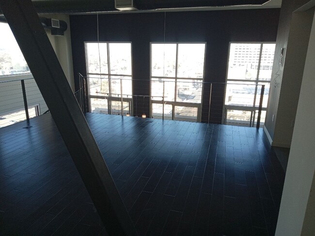 Building Photo - **STUNNING Condo PENTHOUSE for RENT in Dow...