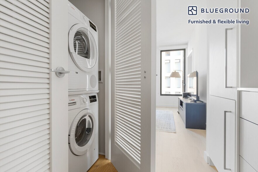 Building Photo - 243 W 28th St