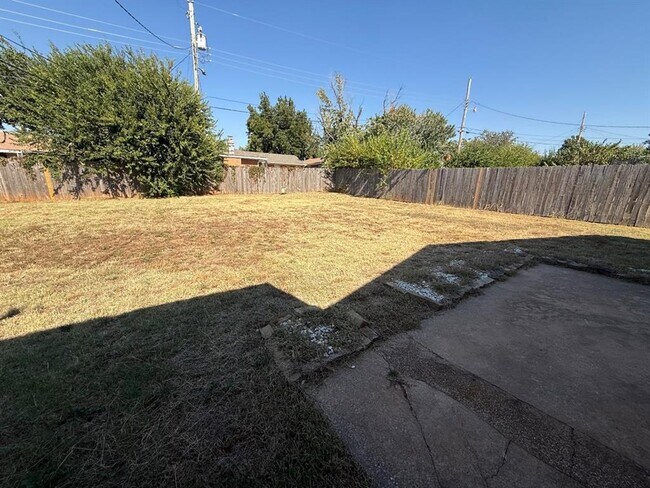 Building Photo - 5813 NW 66th St