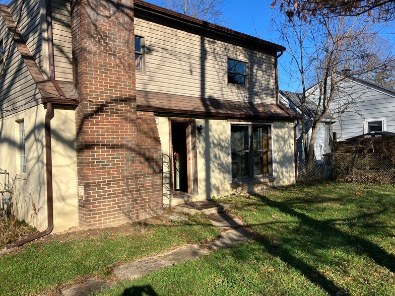 Building Photo - 4454 Floyd Dr