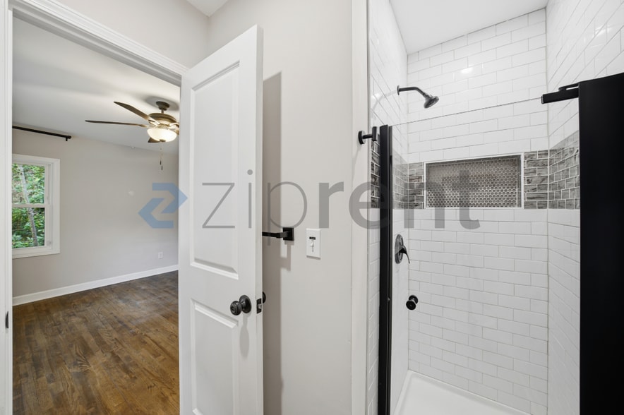 Building Photo - Unit