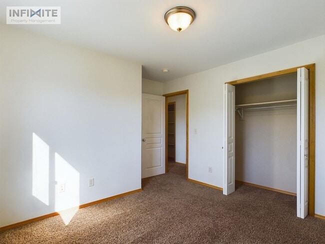 Building Photo - 3 Bedroom, 2.5 Bath Condo in Belgrade, MT!